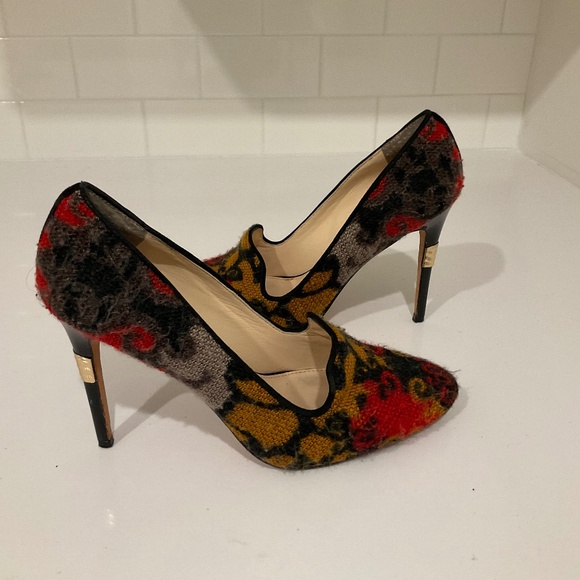 Vince Camuto couture textured heels - Picture 1 of 2